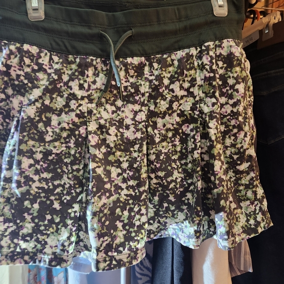 The North Face Women's Dark Jacket - Picture 3 of 3